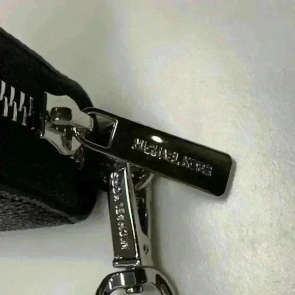 NWT Michael Kors Signature Coated Canvas and Leather Jet Set Travel Wallet - Picture 4 of 8